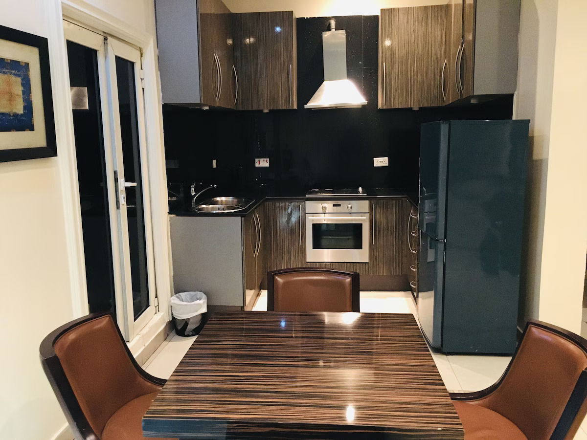 /web/uploads/116/Villa Angelia Hotel Ikoyi/room-photos/2 Bedroom Apartment (Main Building)/550b5b50.jpg